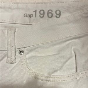 NWOT - GAP 1969 Long & Lean White Jeans 32/14 
Measurements in pics